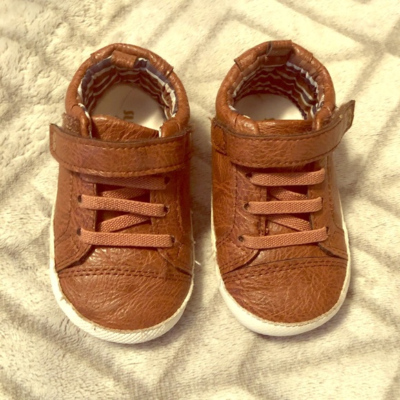 ❌❌SOLD❌❌Boy’s Target Shoes. Size 4! - Picture 1 of 3